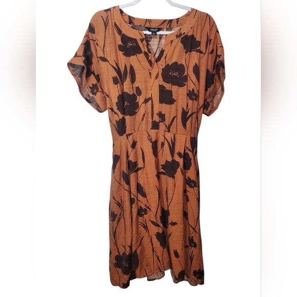 Simply Vera Vera Wang Dresses & Skirts - Simply Vera Vera Wang Brown and Black Floral Dress
